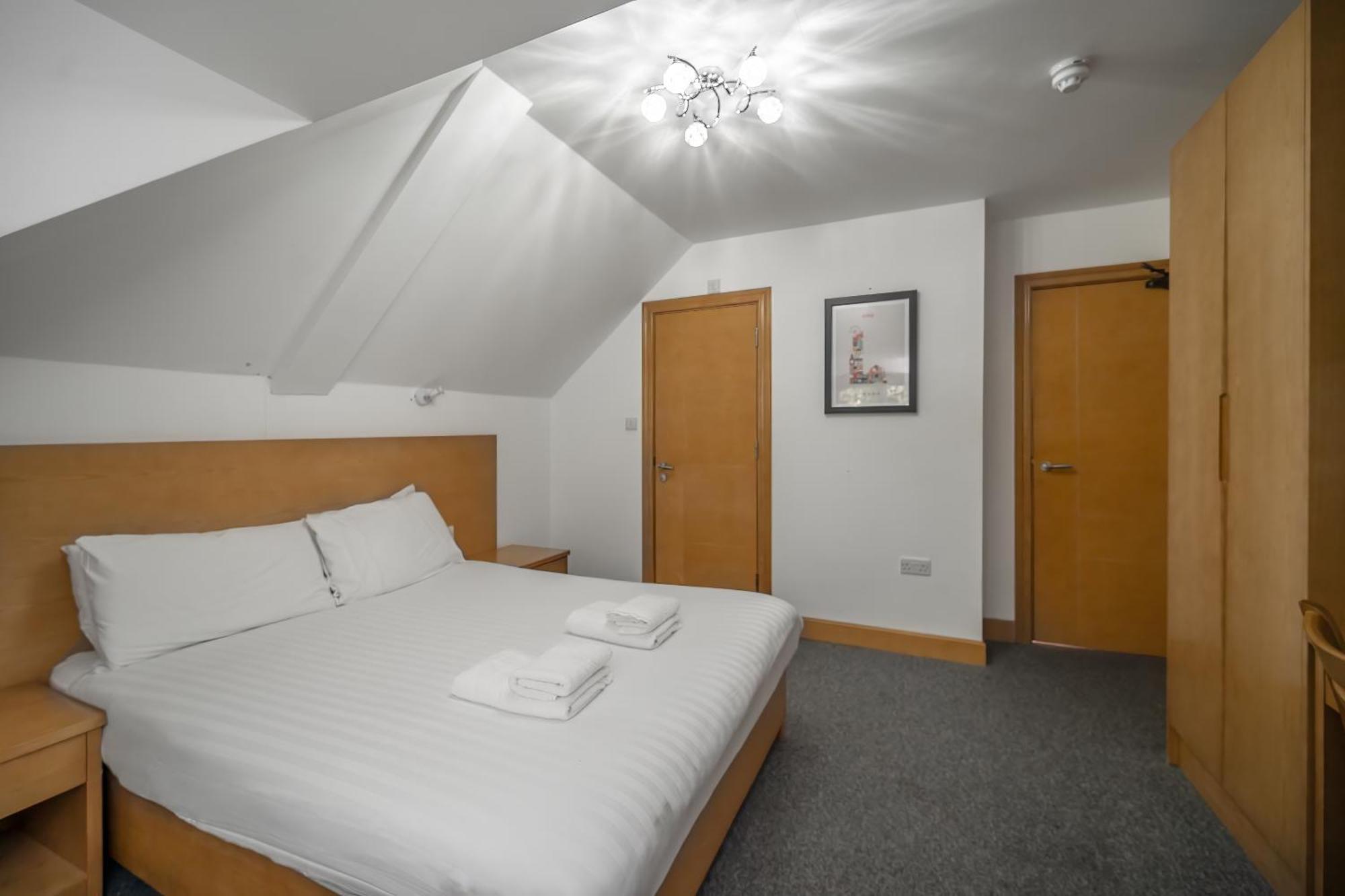 Flexistay Aparthotel Sutton Sutton  Exterior photo
