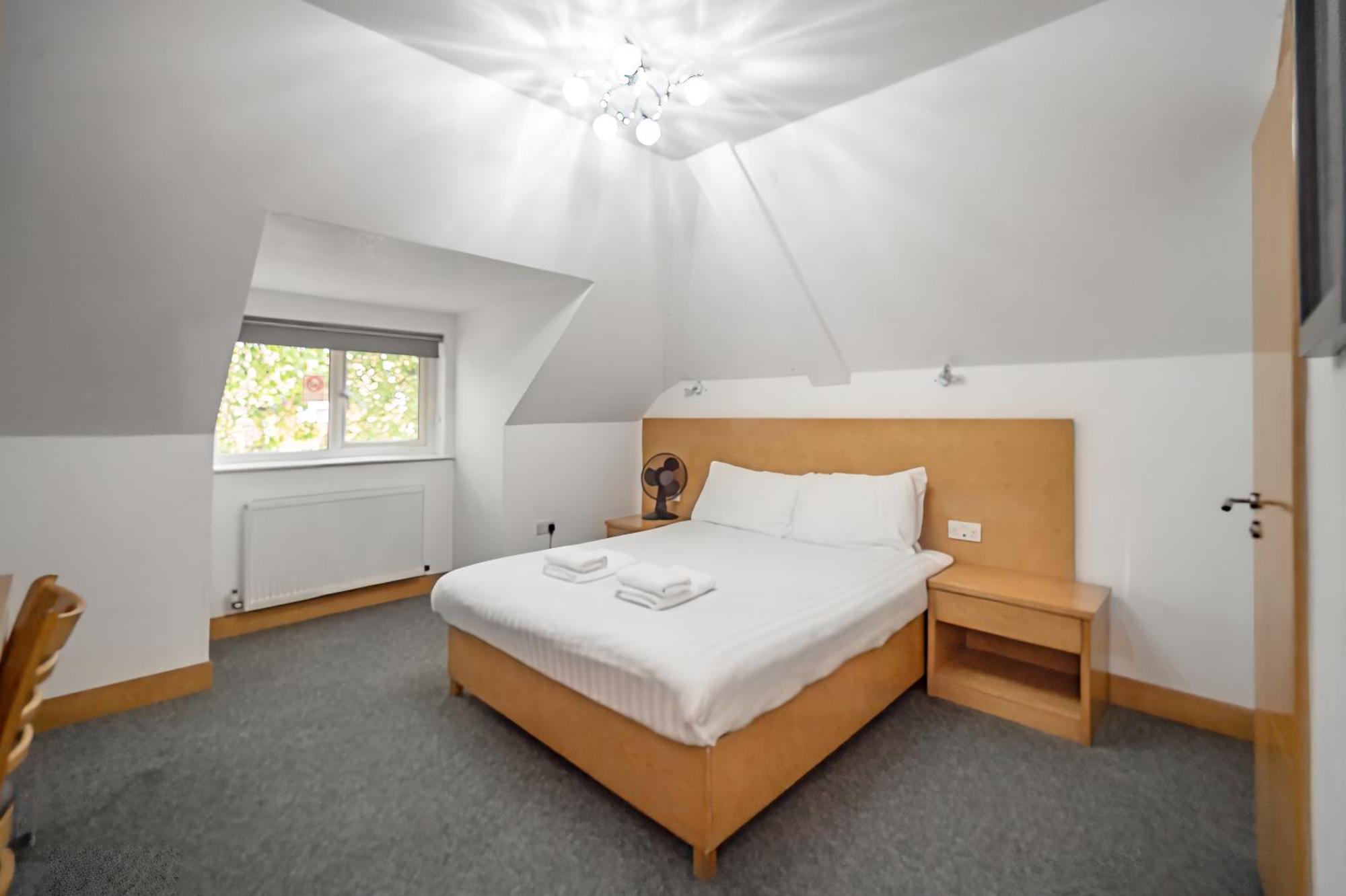 Flexistay Aparthotel Sutton Sutton  Exterior photo