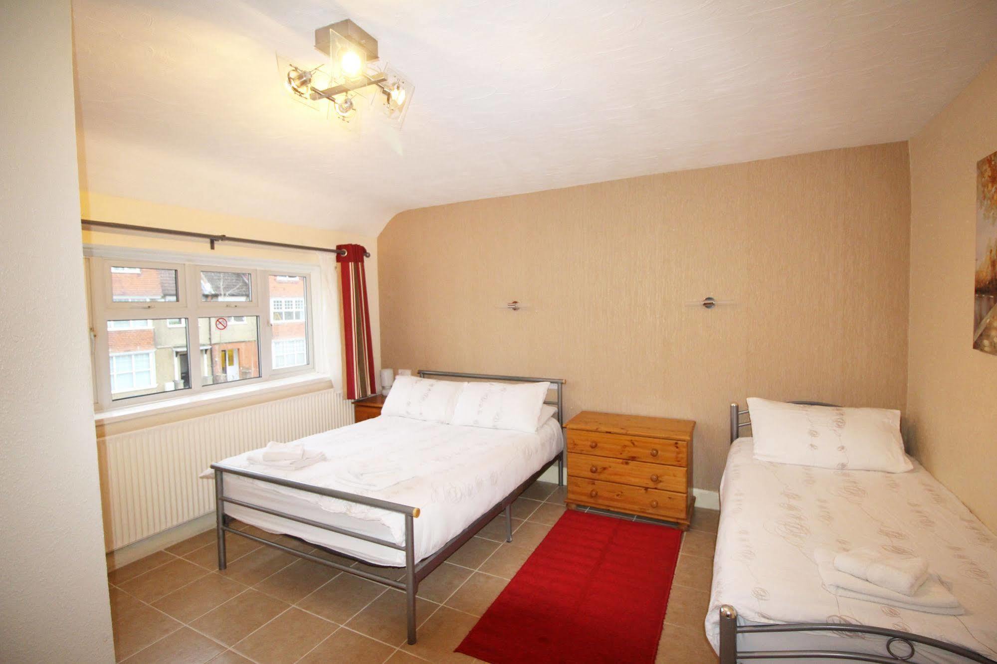 Flexistay Aparthotel Sutton Sutton  Exterior photo